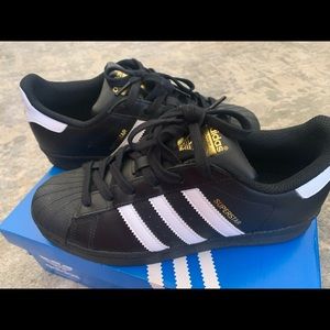 Adidas Superstar Women’s sneakers